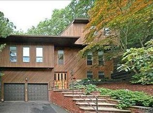 204 Woodbury Rd, Woodbury, NY 11797