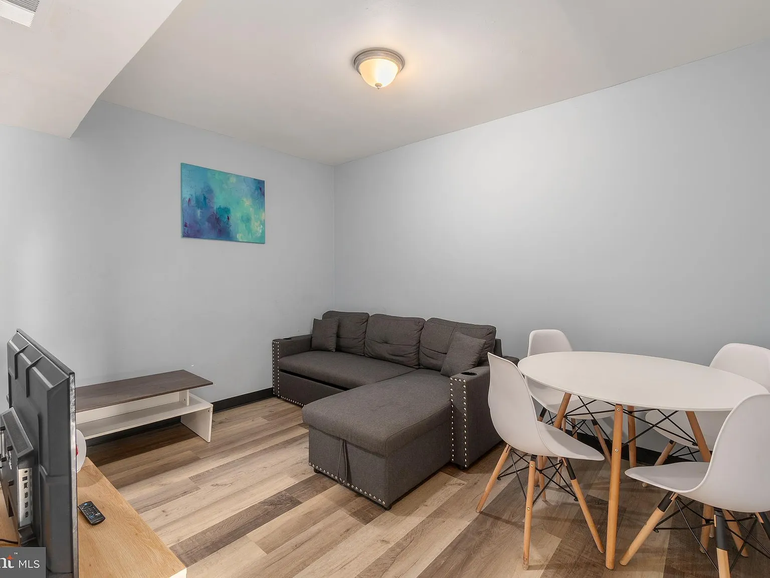 2 bed, 1.0 bath, 700 sqft, $1,700 — Photo 4