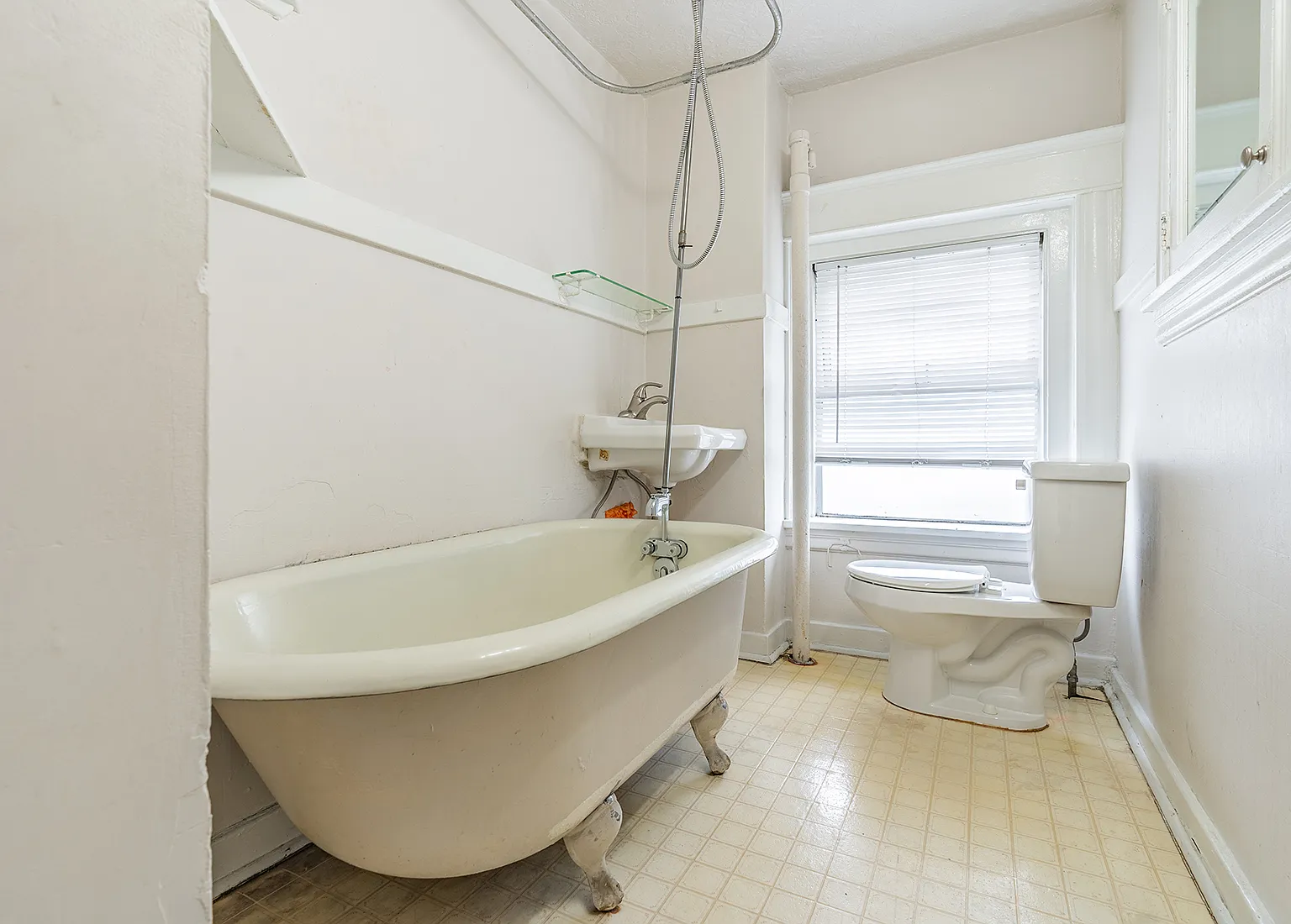 Avenue Apartments — Photo 4
