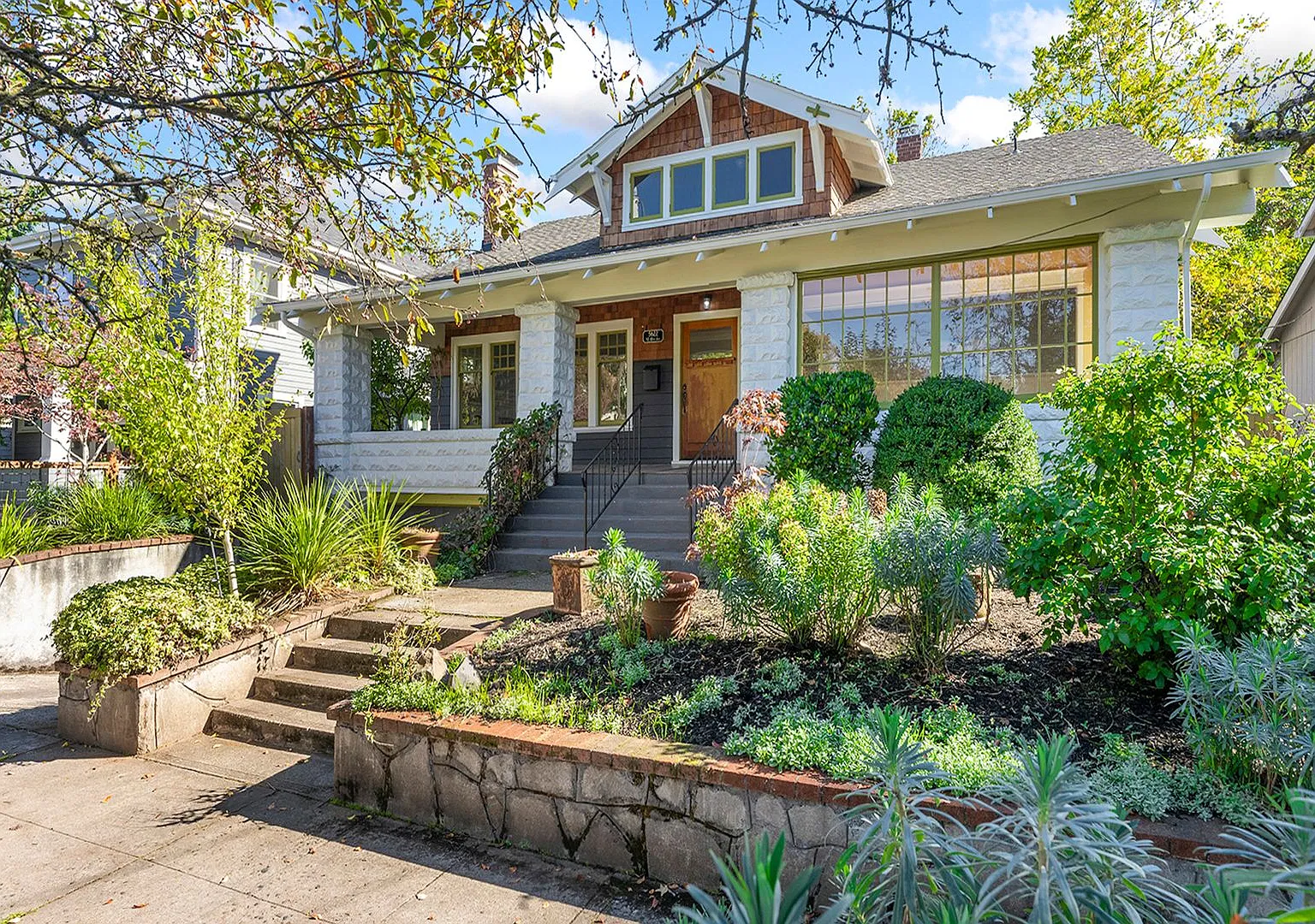 4 Bedroom 3 full Bath Beautiful Old PDX Craftsman Stunner! 18 mo lease available! — Photo 1