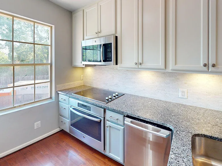 1407 E Abingdon Dr #4 — Photo 8