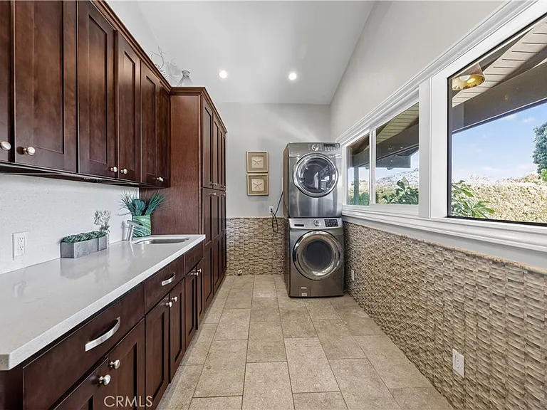 8 Monarch Bay Dr — Photo 32