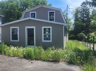 27 Sterling Rd, Mount Pocono, PA 18344