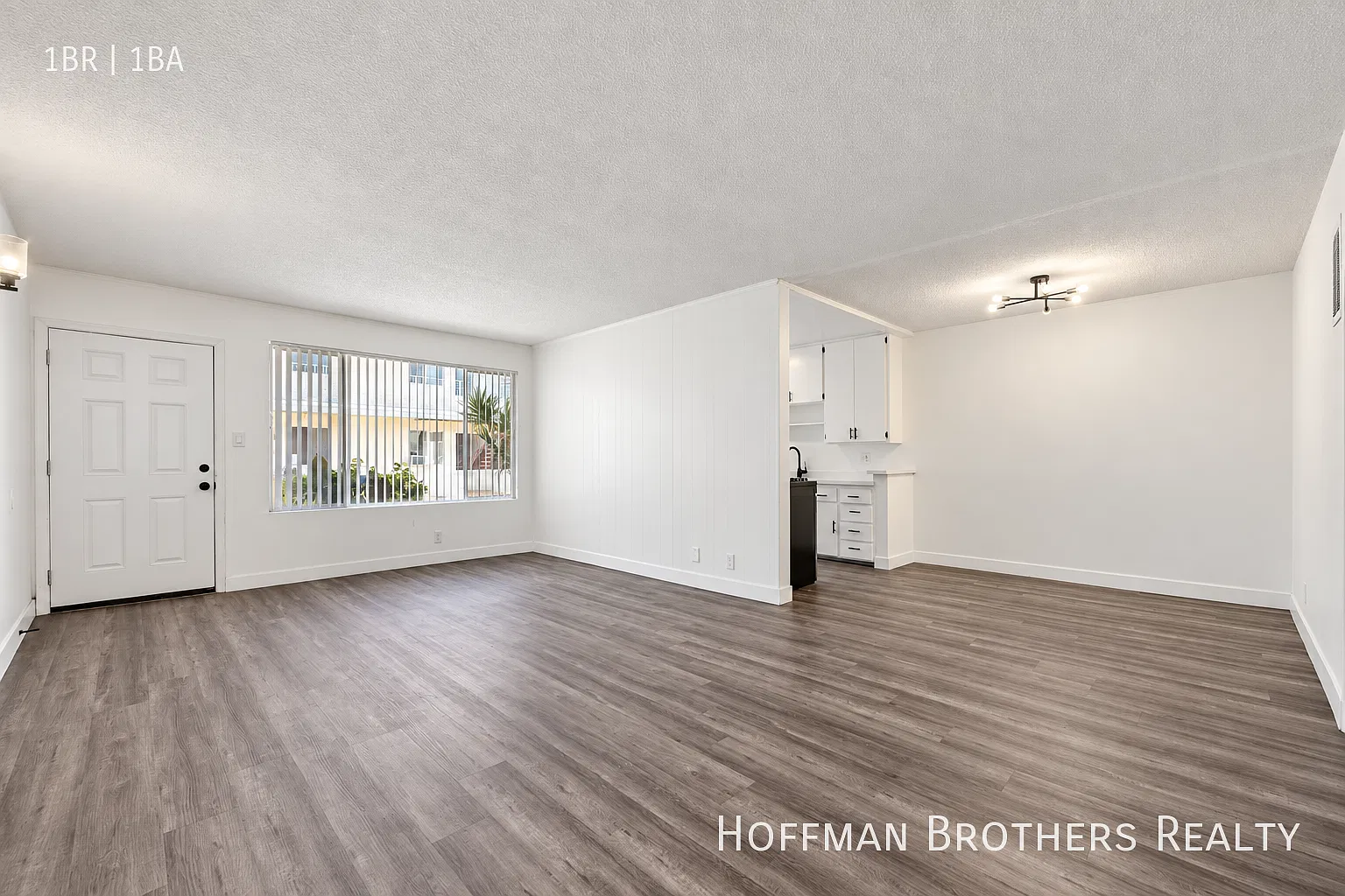 **1 Month Free** Beautiful 1 Bedroom With Stainless Kitchen, Spacious Living Room, On-Site Laundr... — Photo 1