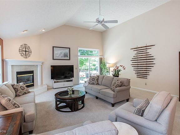 3rd image of 15370 Oak Hollow Ln