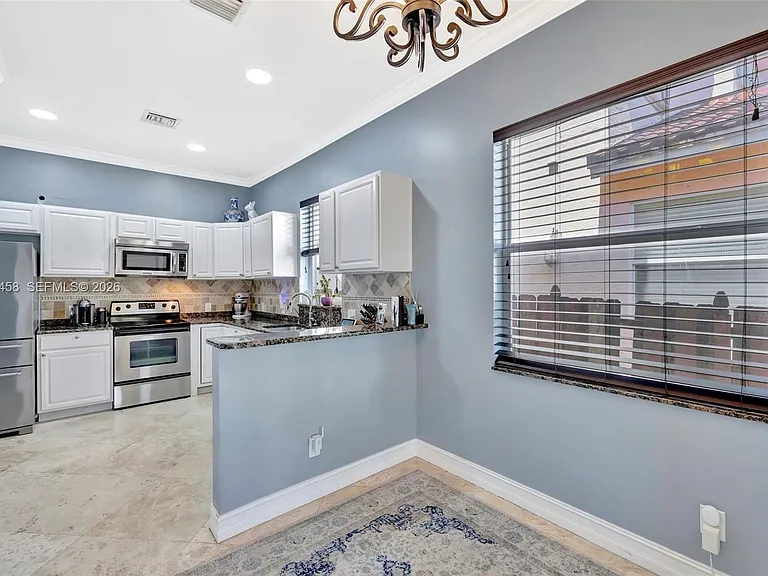 853 SW 11th Ct — Photo 22
