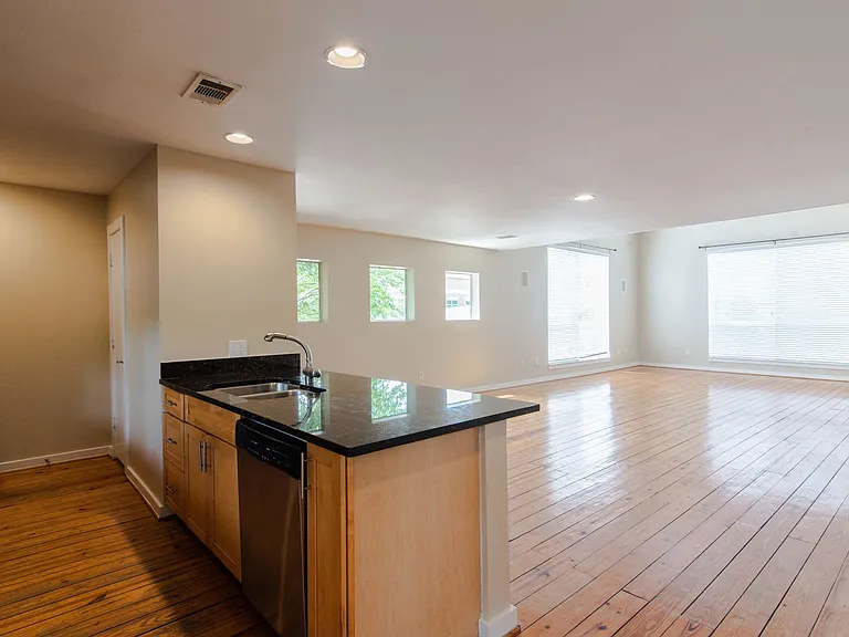 2724 Shelby Ave — Photo 10