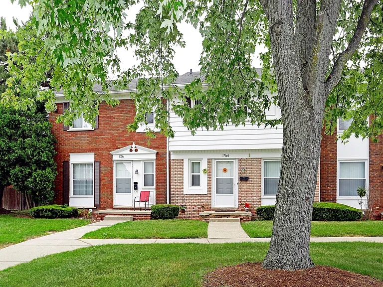Kings-Arms-Apartments Townhomes 2
