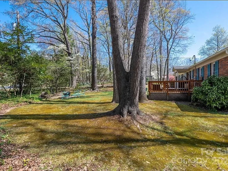 1010 Sherwood Cir — Photo 72