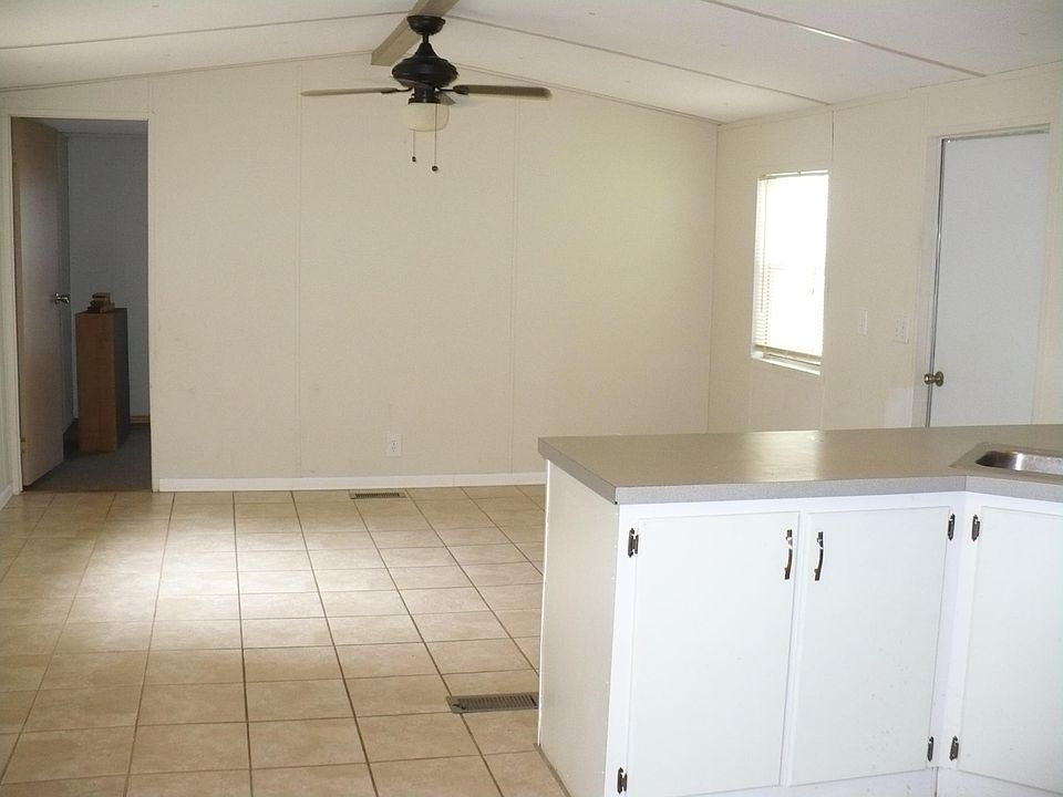 2nd image of 2028 Conrad St