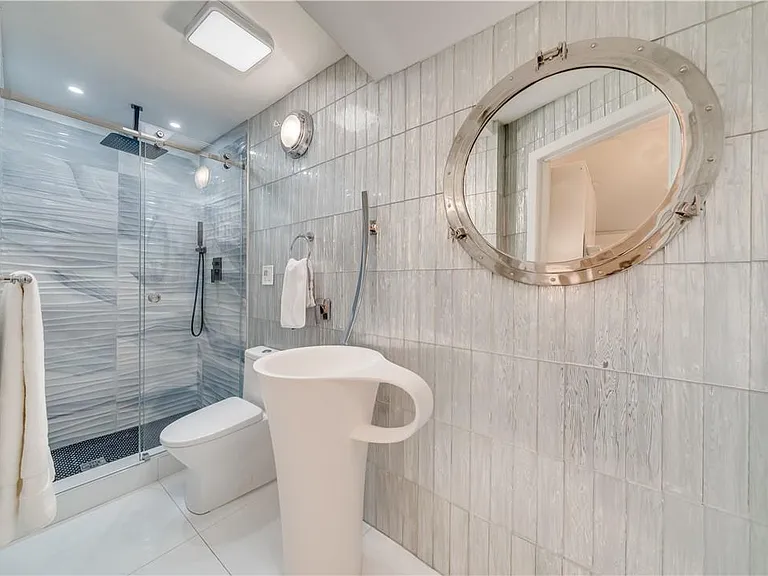 417 NE 15th Ave — Photo 31