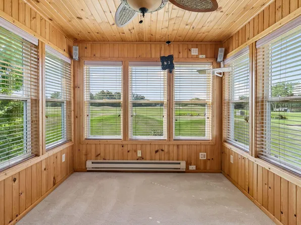 2007 14th St NE, Faribault, MN 55021