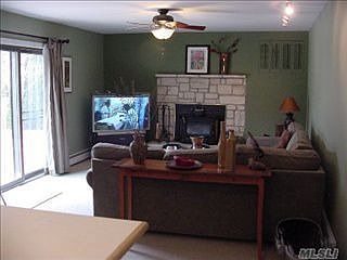 5th image of 11 Cheryl Ln