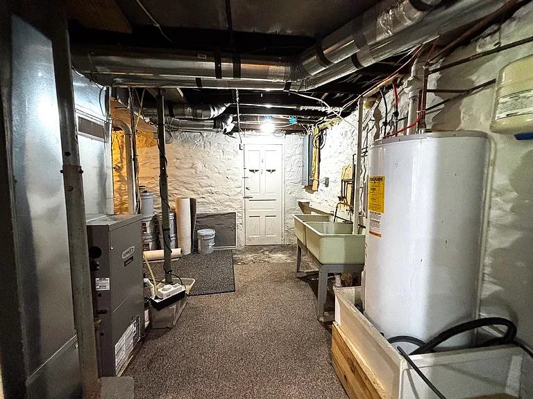 553 Foundry St — Photo 22