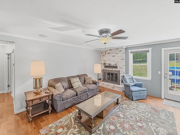 5th image of 105 Marilyn Ln