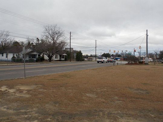 2nd image of 26 E Red Bay Rd
