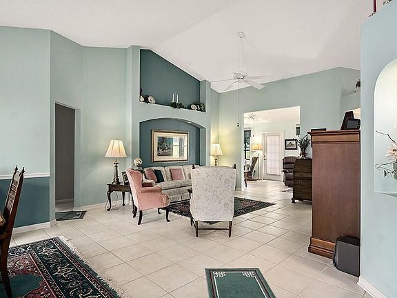 5th image of 25221 Waterbridge Ct