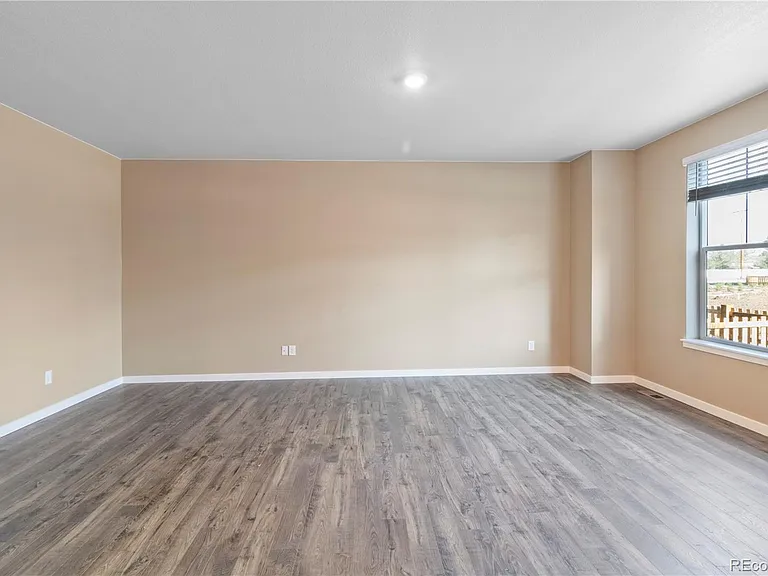 827 N Quatar St — Photo 4