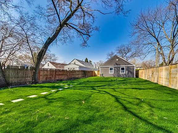 3rd image of 1329 Fowler Ave