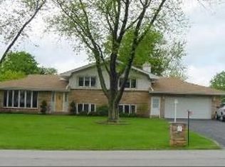 6N282 Harvey Rd, Medinah, IL 60157