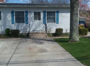 1331 Manor Ln, Bay Shore, NY 11706