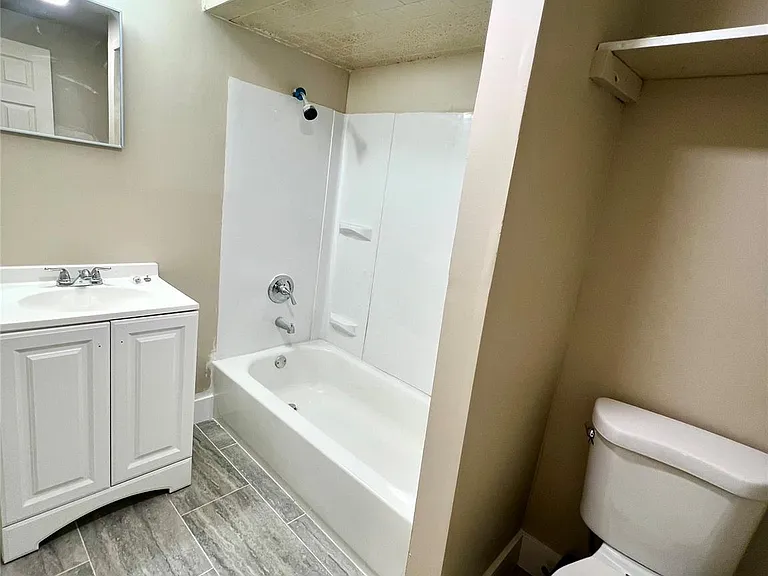 25 W Main St — Photo 6
