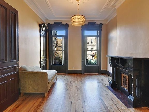 5th image of 525 Halsey St #1