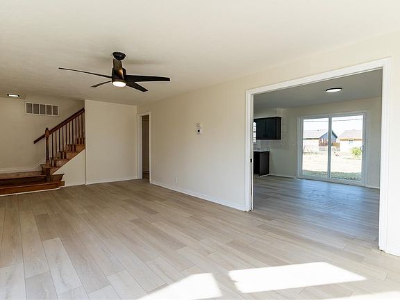3rd image of 913 NE 81st St