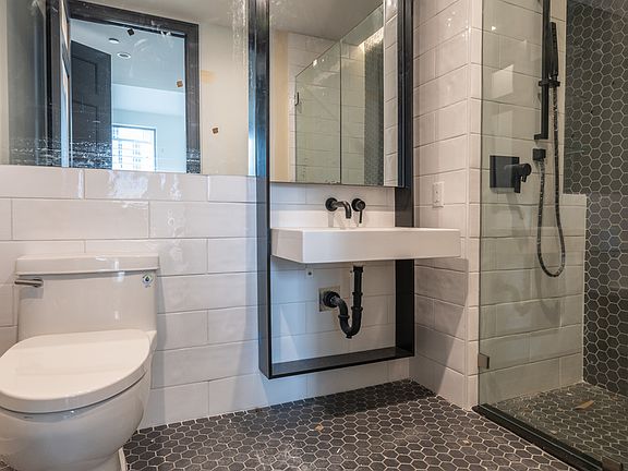 4th image of 42-22 27th St #612A1