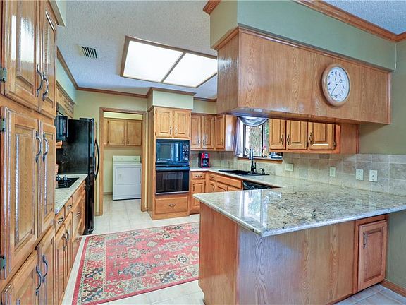 3rd image of 9404 Rolling Oaks Trl