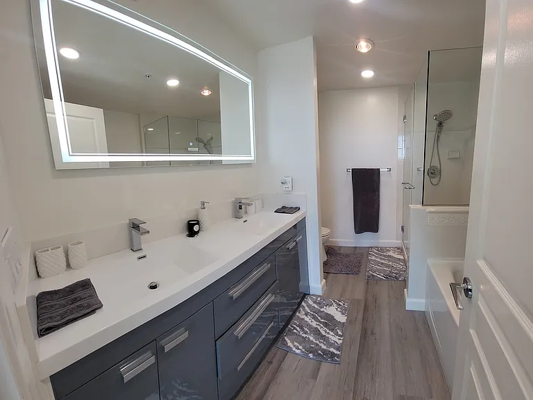 555 Front St #903 — Photo 9