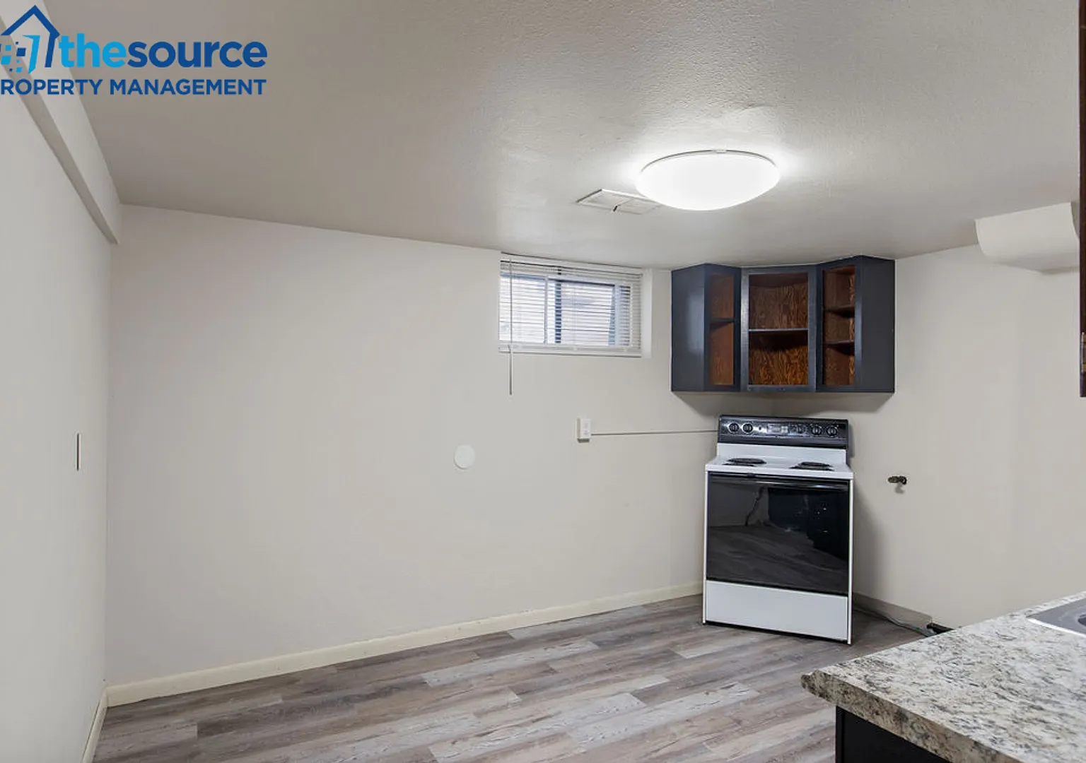 Central Air! Students Welcome! 2 Bedroom Affordable Basement Apartment next to Frasier Hall UNC. — Photo 4