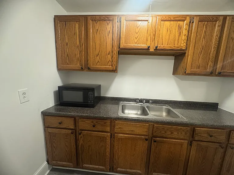 35 Rapallo Ave #2W — Photo 16
