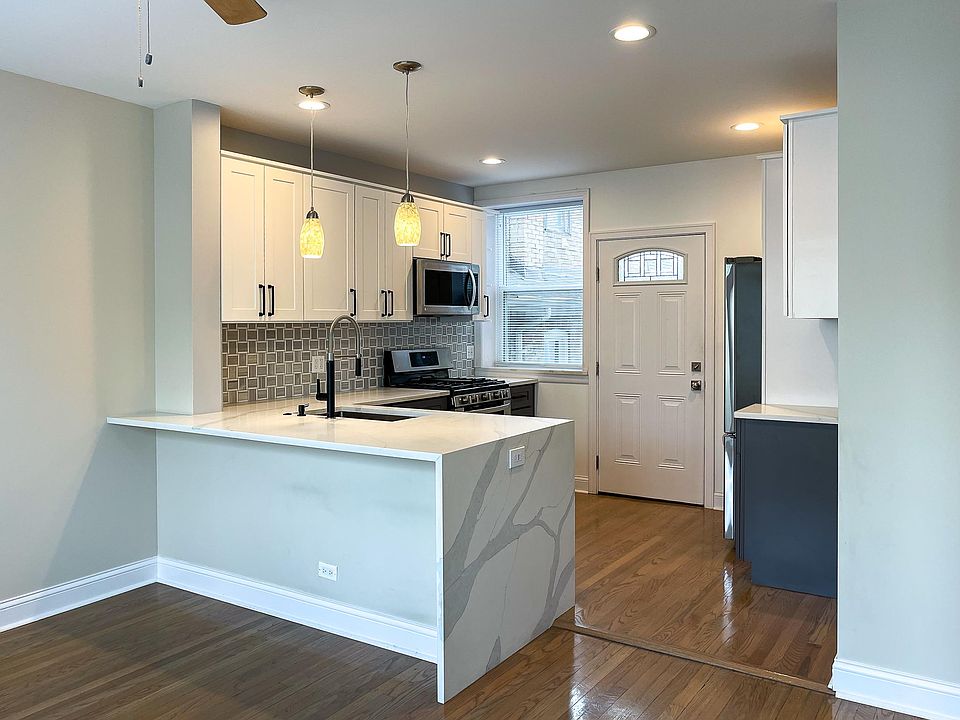 1st image of 3218 W Olive Ave APT 3A