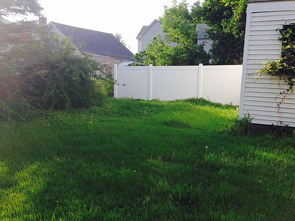 4th image of 109 E 6th St
