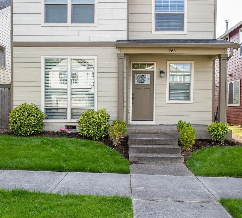 263 NE 66th Ave