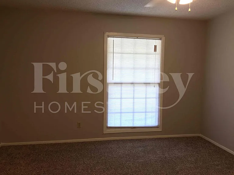 2710 Peachtree Ln — Photo 7