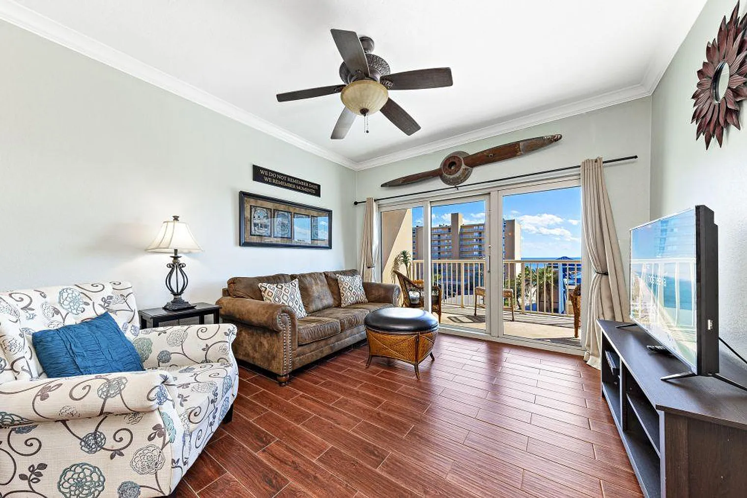2 bed, 2.0 bath, 1044 sqft, $3,809 — Photo 1