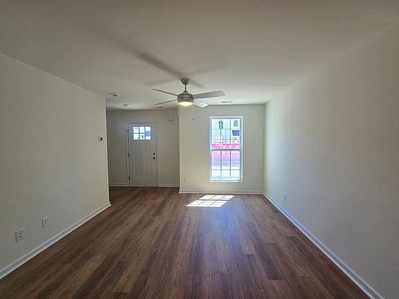 5th image of 404 Beech St #107