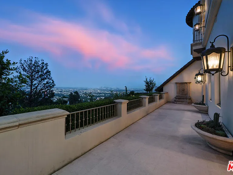 1675 N Woods Dr — Photo 47