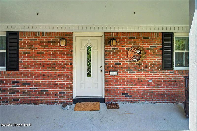 5th image of 4 Sturbridge Court