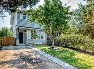 7834 W 21st St SE, Calgary, AB T2C1Y7