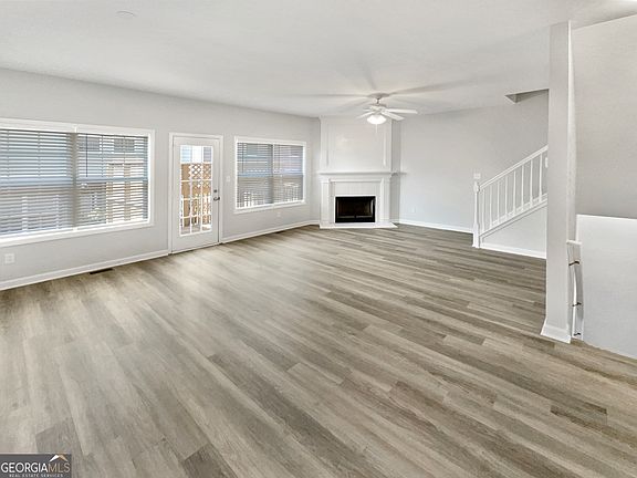 3rd image of 1622 Halliard Dr
