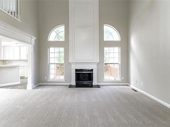 3rd image of 2312 Oak Glenn Cir