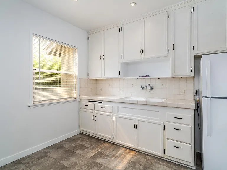 3683 Empire Dr — Photo 10