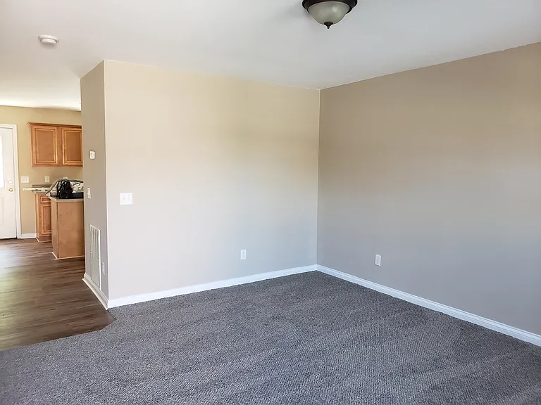 102 Jamestown Ct #201 — Photo 3