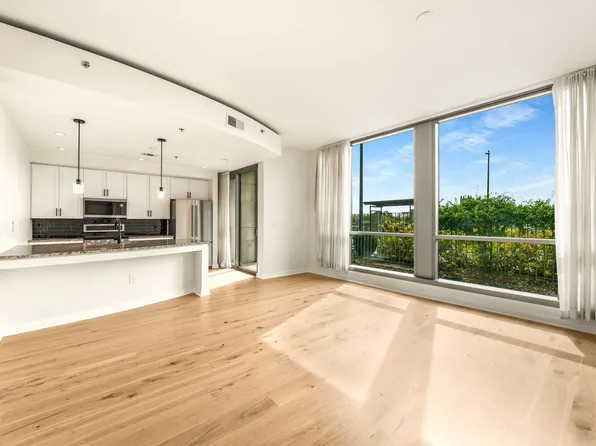 900 20th Ave S APT 604, Nashville, TN 37212
