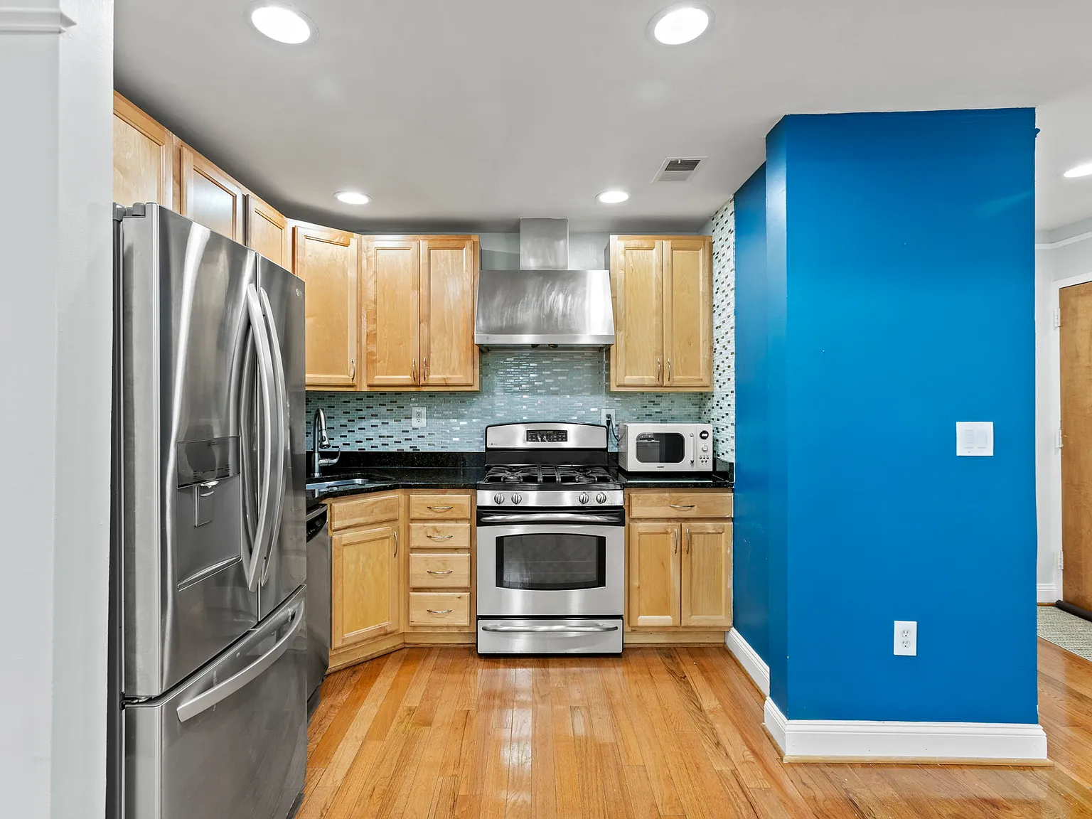 1437 Spring Rd NW — Photo 4