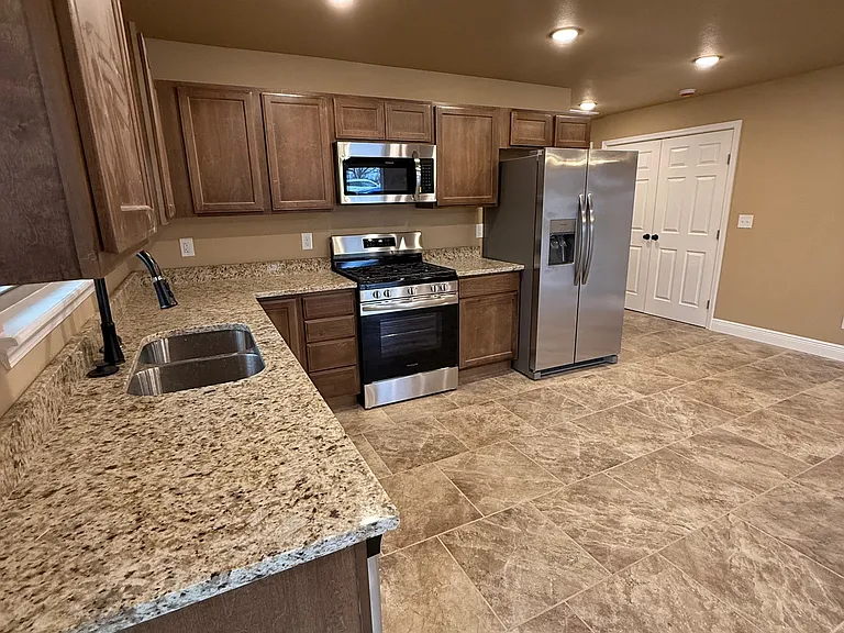 3127 N Old Missouri Rd — Photo 8