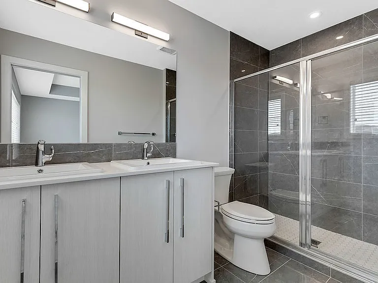 146 Creekside Dr SW #UPPER — Photo 24